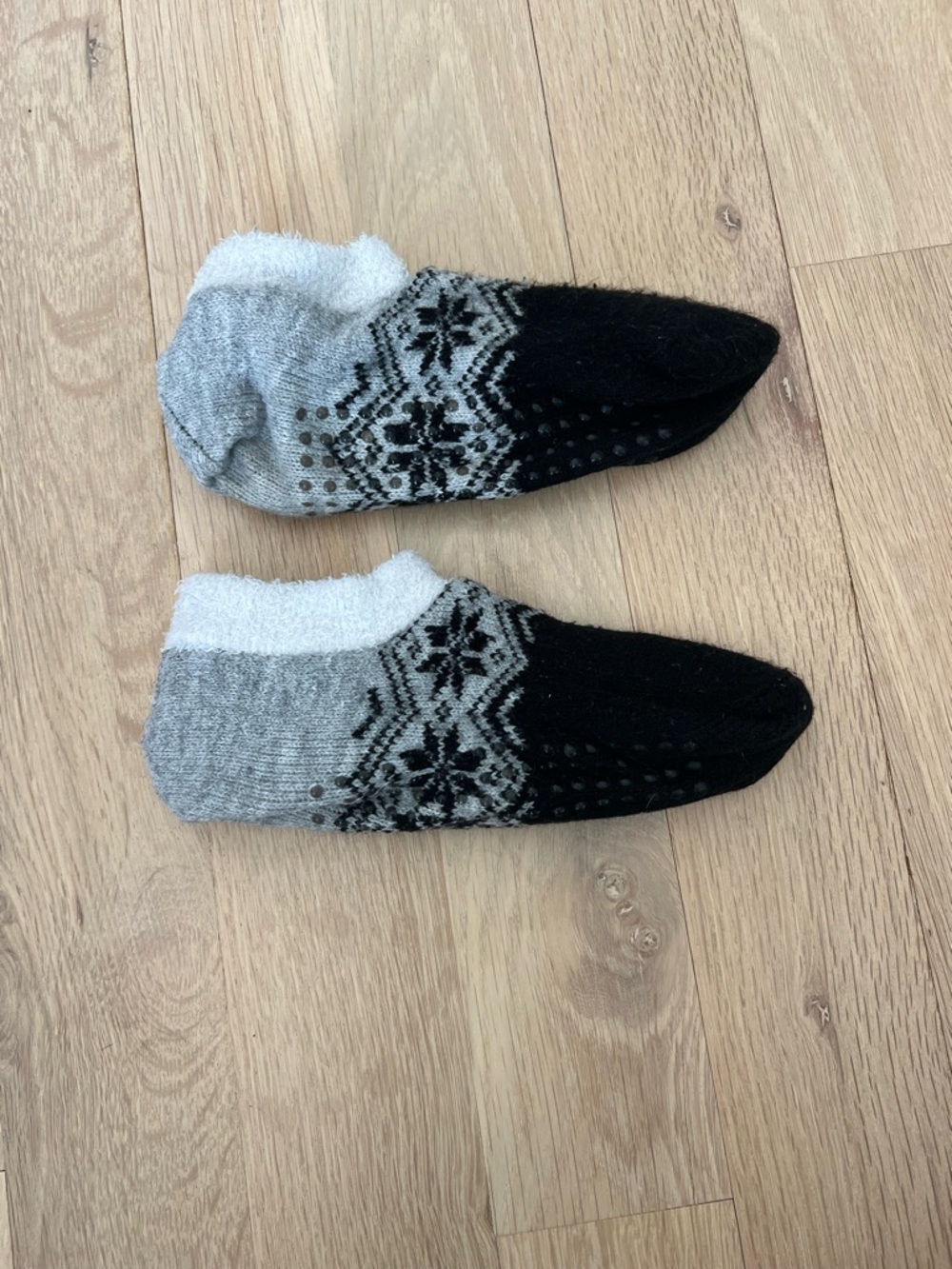 Cozy Winter Gripper Slipper Socks ❄️🧦 Non-Slip Lounge Socks
